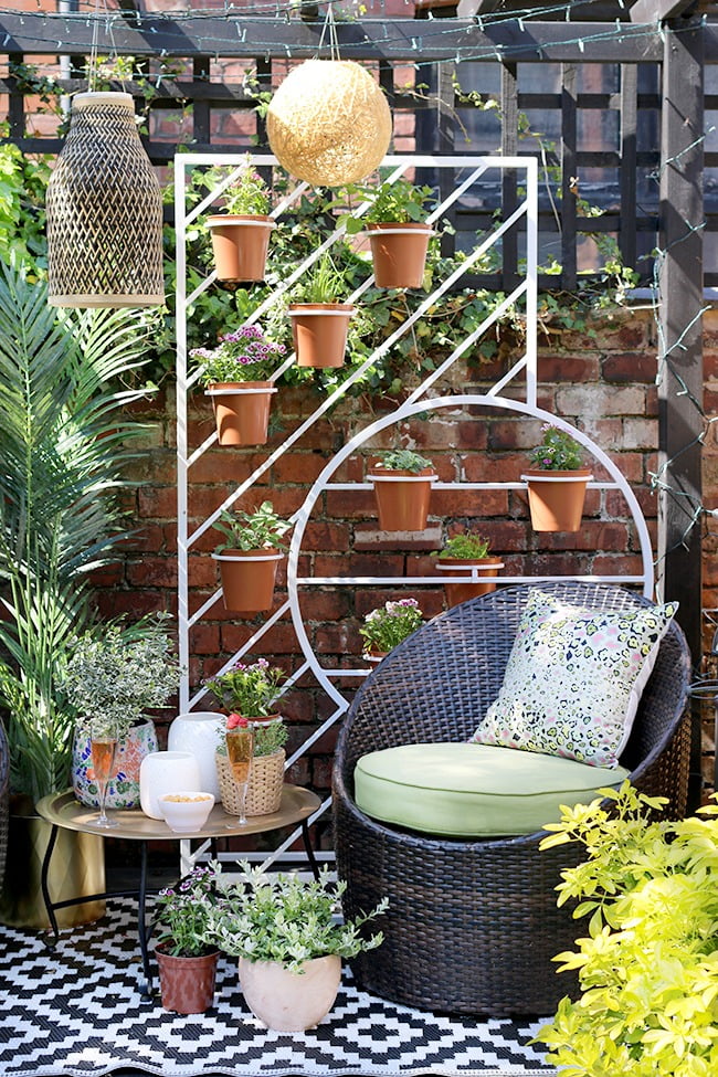 Steal 100s ideas from these 6 amazing garden design ideas to help transform your garden this summer by Interior Stylist and WeLoveHome blogger Maxine Brady Image by Swoonworthy