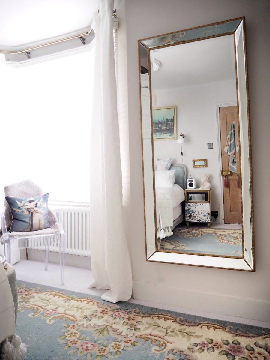 How a selfie addict found the perfect mirror for her bedroom by Interior Stylist and Design Blogger Maxine Brady from WeLoveHomeBlog