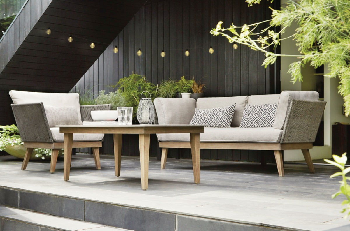 It doesn't matter what the size of your outdoor space is - from a small patio to a window box - there are lots of clever styling tricks to make your small garden feel spacious, so you can make the most of it all year long. By interior stylist and blogger Maxine Brady www.welovehomeblog.com www.maxinebrady.com