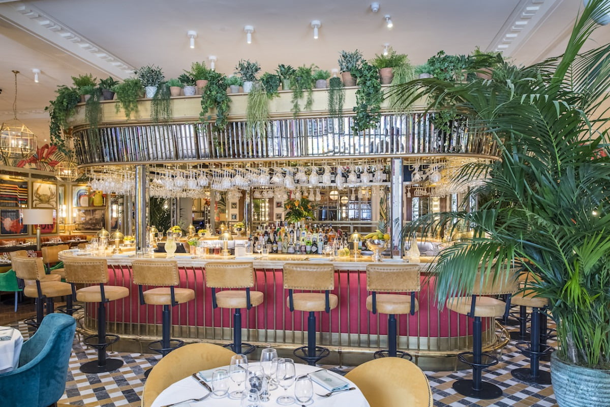 The interior's of restaurants can be so ground breaking with their design. That is why I was so excited to be invited to the latest restaurant opening in Brighton - The Ivy In The Laines. Brighton Restaurant Review - The Ivy In The Laines by Interior Stylist and lifestyle blogger, Maxine Brady at www.welovehomebog.com