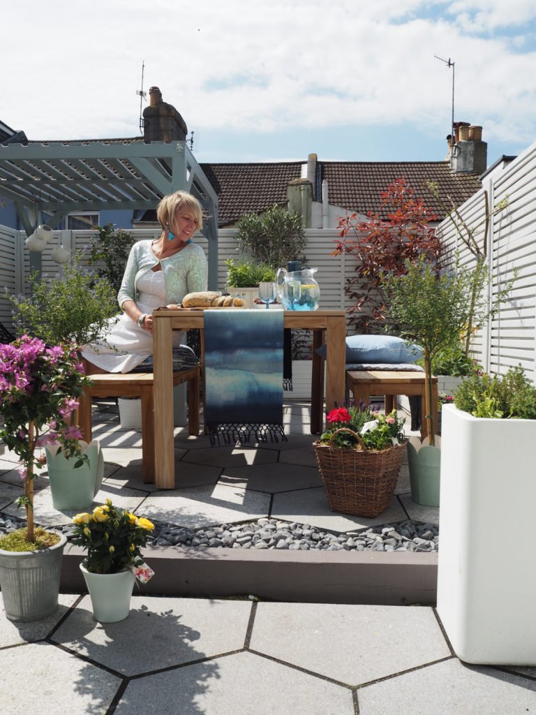 Interior Stylist Maxine Brady shows you how to decorate your table for dining al fresco so you can entertain outside all summer long.