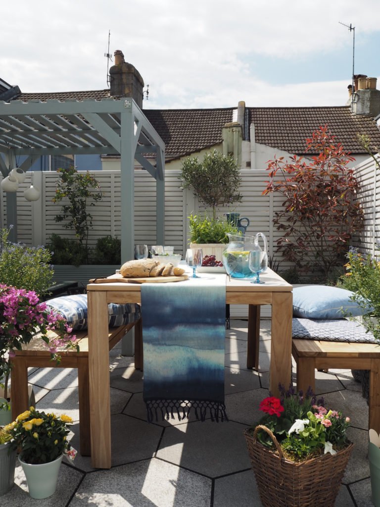 Interior Stylist Maxine Brady shows you how to decorate your table for dining al fresco so you can entertain outside all summer long.