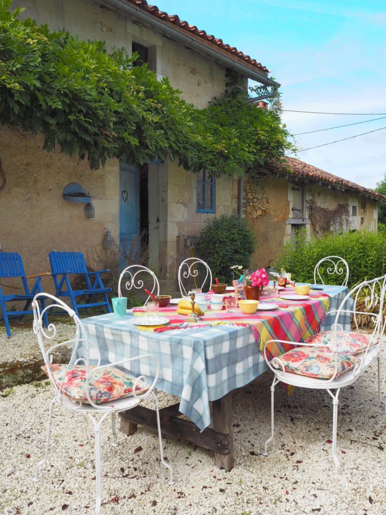 Interior Stylist Maxine Brady shares with you an inspirational French farmhouse interior so that you can bring a bit of summer styling to your home.