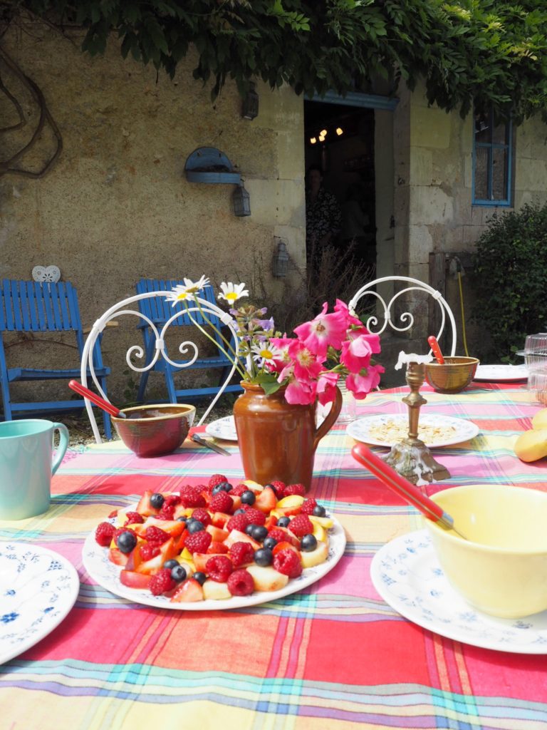 Interior Stylist Maxine Brady shares with you an inspirational French farmhouse interior so that you can bring a bit of summer styling to your home.