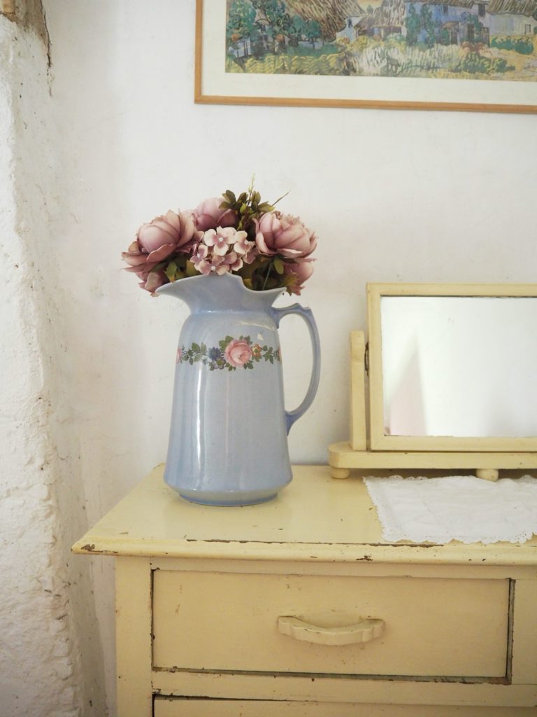 Interior Stylist Maxine Brady shares with you an inspirational French farmhouse interior so that you can bring a bit of summer styling to your home.