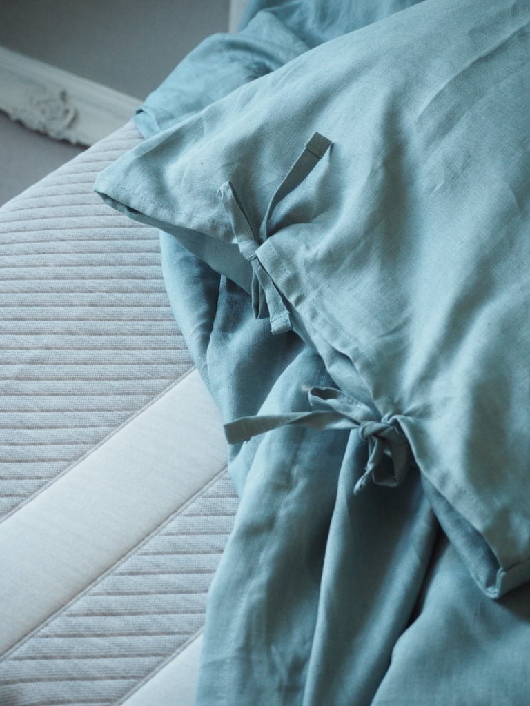 Review of the Leesa mattress with a special discount code to get £100 off your purchase by interior stylist, Maxine Brady from We Love Home blog. 