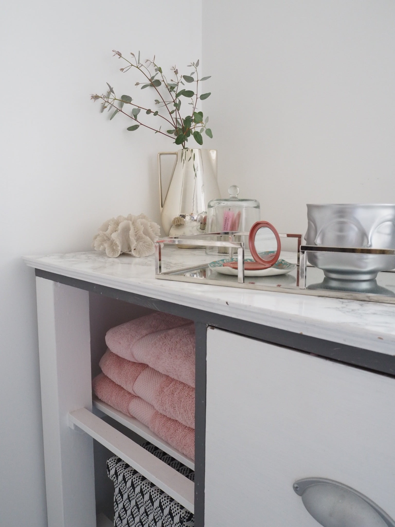 Looking to update your bathroom? Here's my 10 Budget Bathroom Makeover Ideas that won't break the bank by Interior Stylist & Blogger Maxine Brady