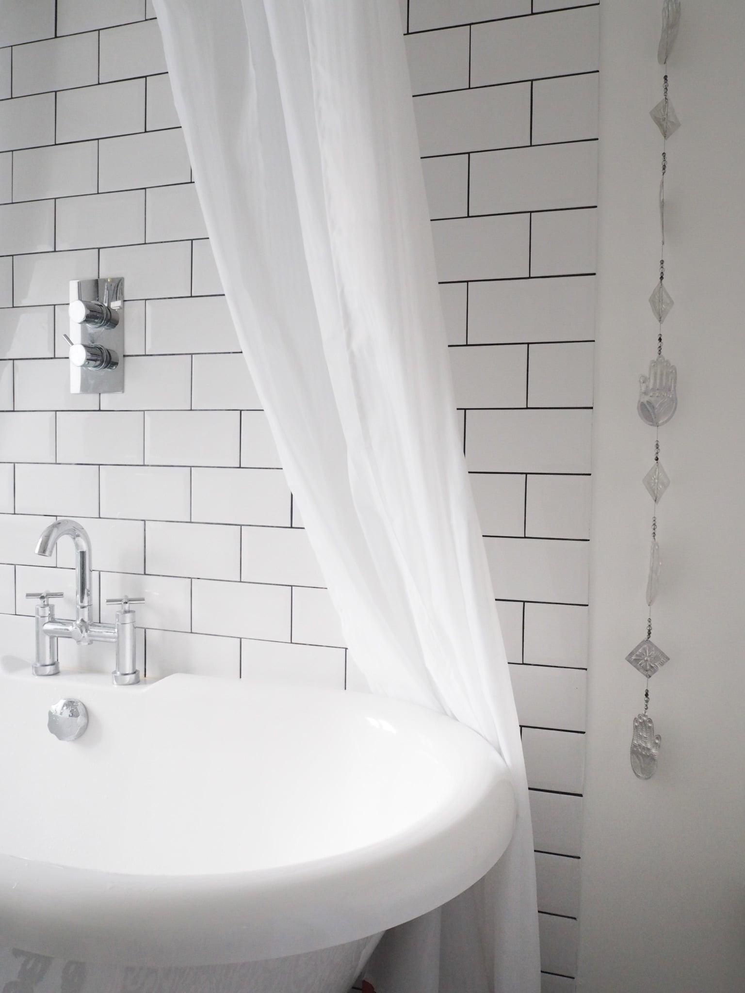 Looking to update your bathroom? Here's my 10 Budget Bathroom Makeover Ideas that won't break the bank by Interior Stylist & Blogger Maxine Brady