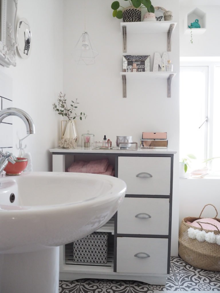 Top tips on how to kick start your day with a brilliant morning bathroom routine by interior stylist Maxine Brady from We Love Home blog.
