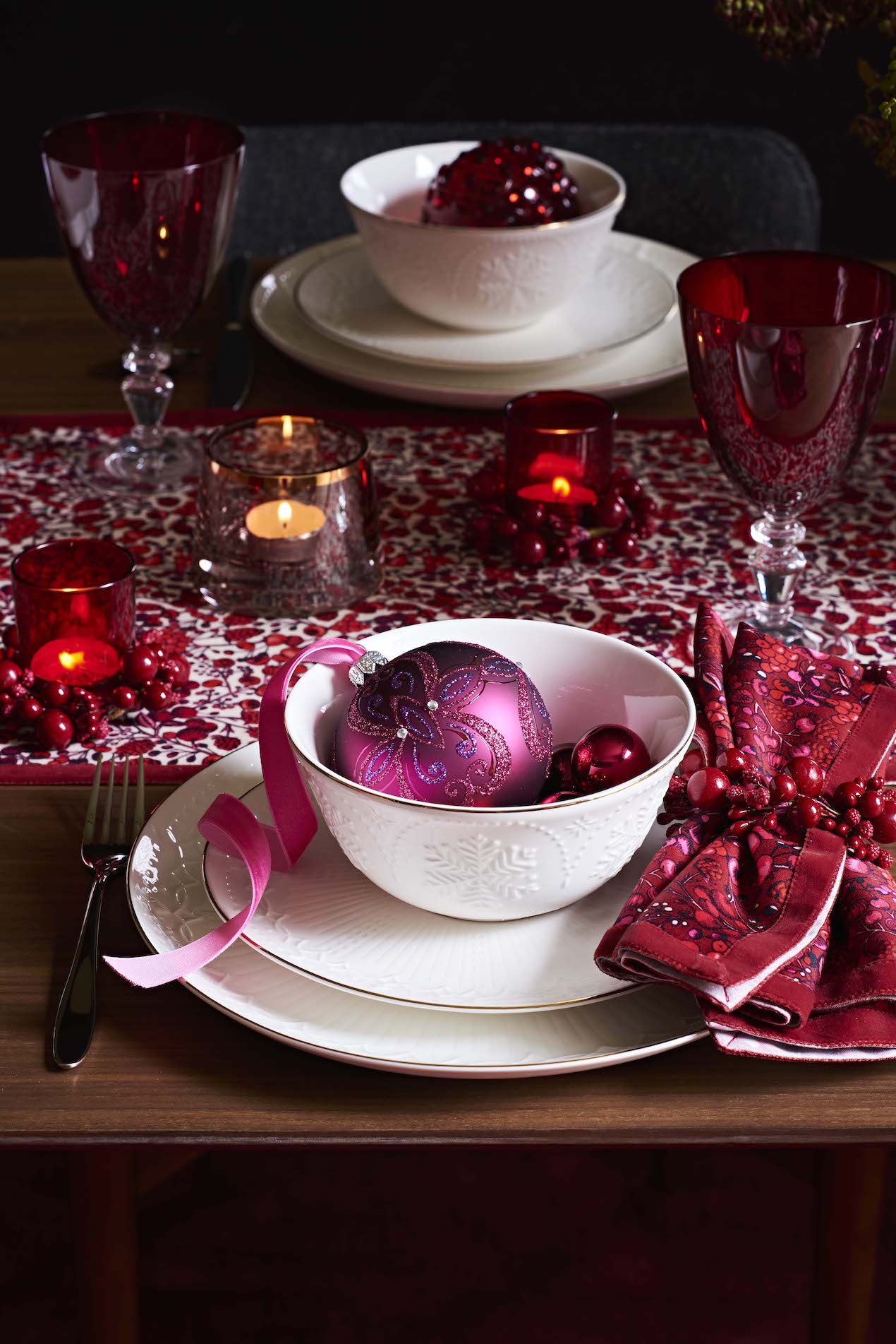 Interior Stylist & Lifestyle Blogger Maxine Brady walks you through three Christmas dining trends with styling tips to get a Pinterest-perfect dining table.