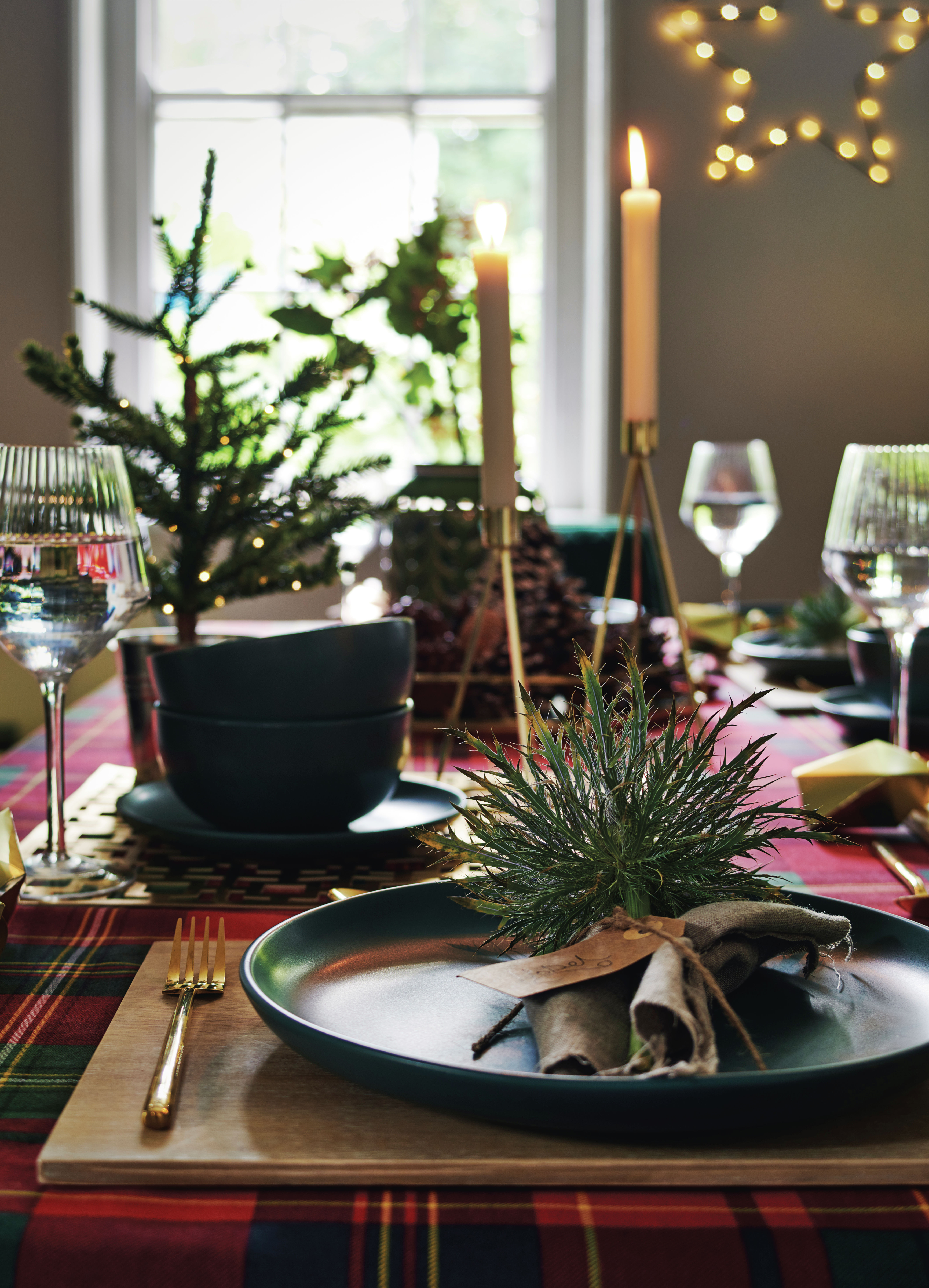 Interior Stylist & Lifestyle Blogger Maxine Brady walks you through three Christmas dining trends with styling tips to get a Pinterest-perfect dining table.