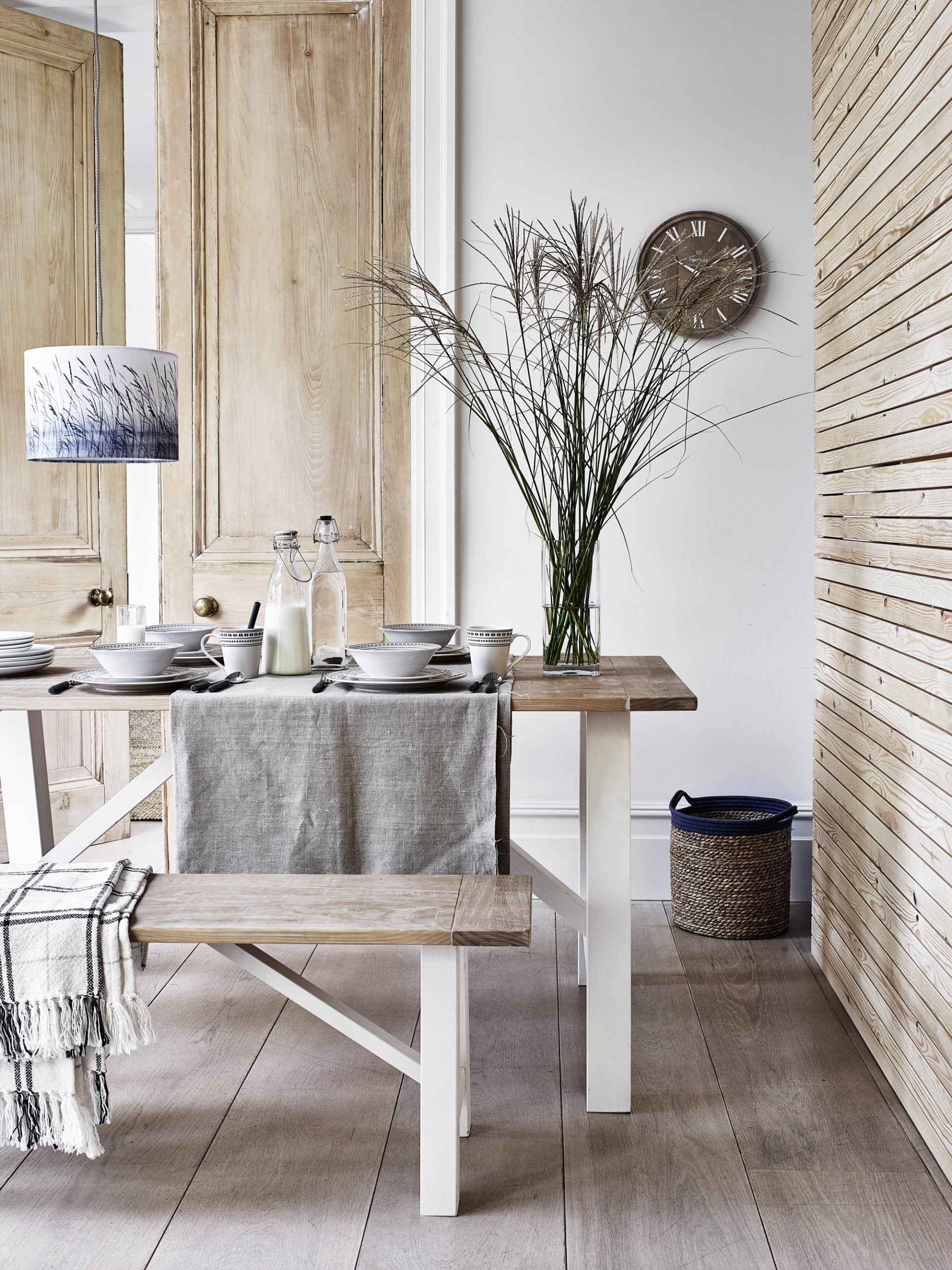 neutral rustic dining room with wooden table and bench - scandi style. Beach house.

Tips and tricks on how to style your home so that you can create a space you'll love with tips from interior stylist Maxine Brady