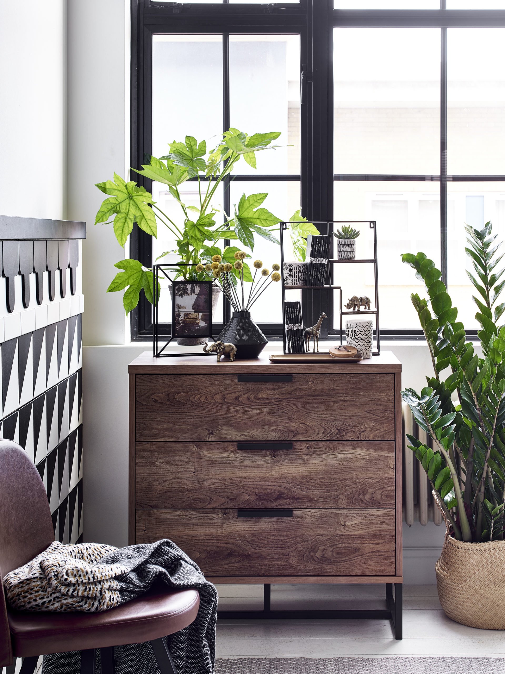 black and white living room with tiled walls lots of plants and baskets

Tips and tricks on how to style your home so that you can create a space you'll love with tips from interior stylist Maxine Brady