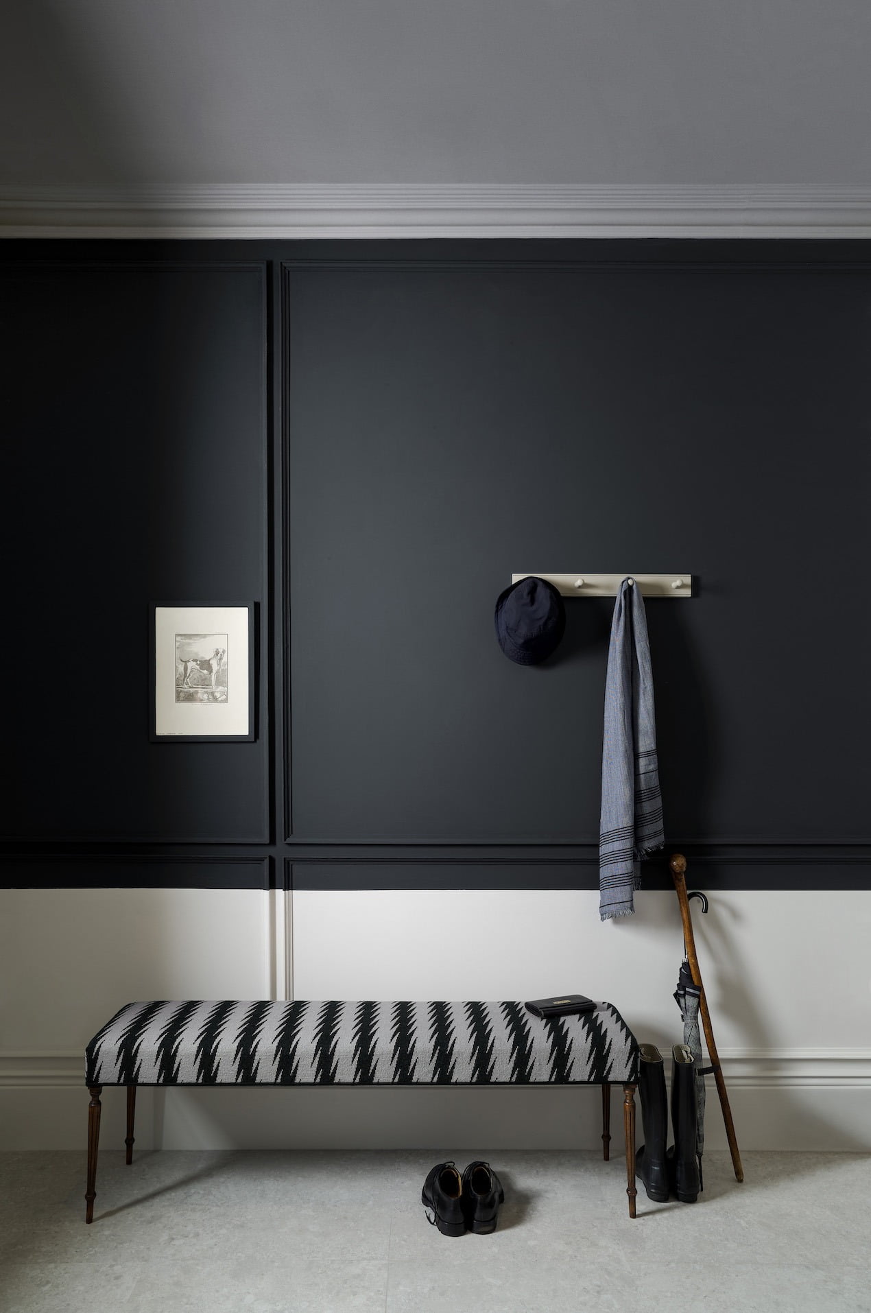 11 Chic Rooms That Will Make You Want To Paint Your Walls Dark / AD