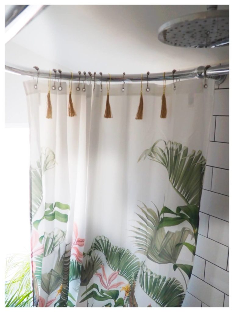 7 WAYS TO STYLE YOUR BATHROOM WITH TROPICAL PRINTS