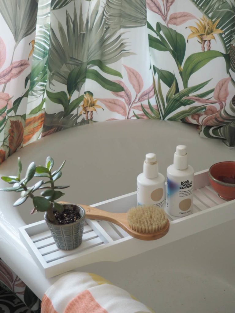7 WAYS TO STYLE YOUR BATHROOM WITH TROPICAL PRINTS