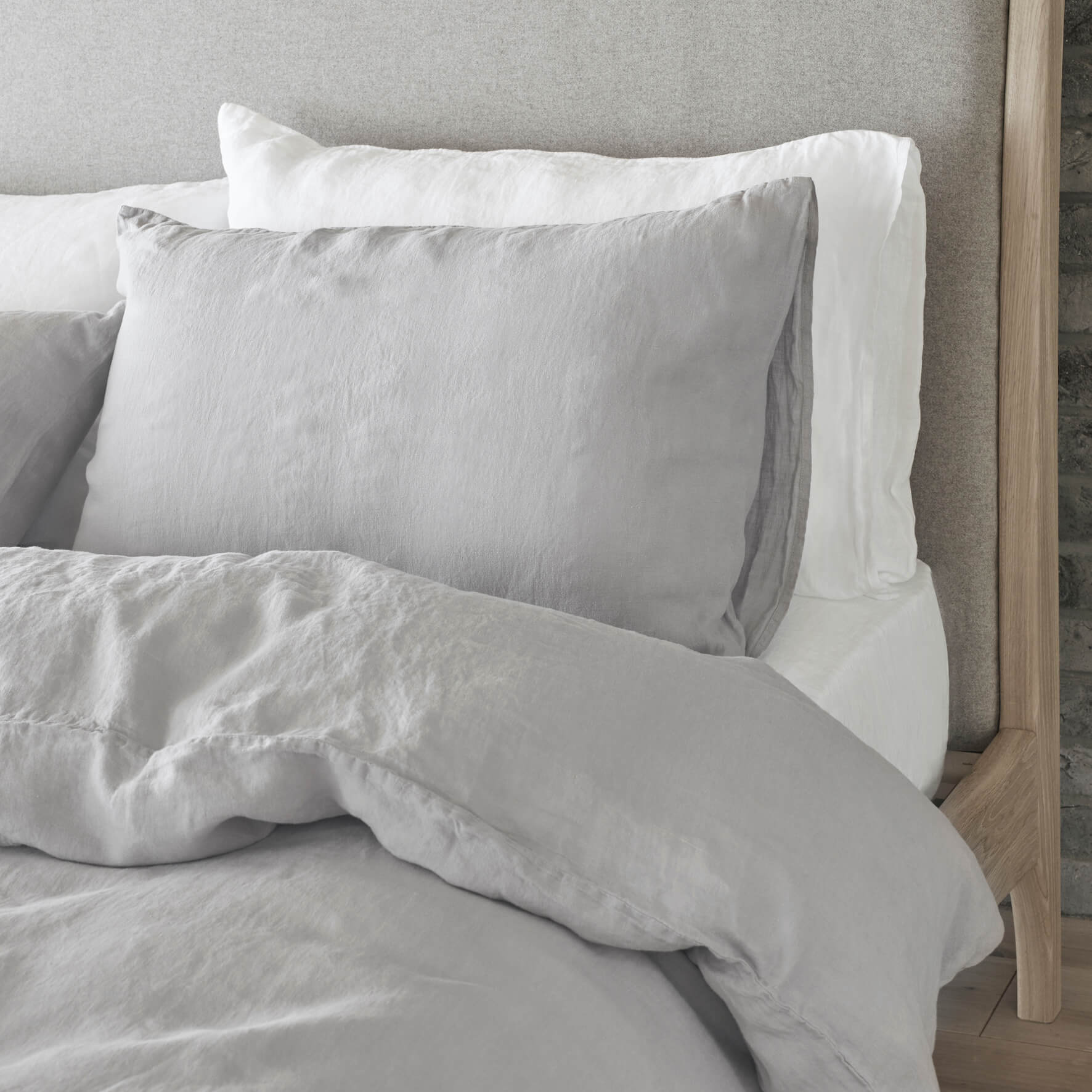 Take your bed from boring to beautiful with my bedroom! Learn how to dress your bed like a pro with 5 expert tips from interior stylist Maxine Brady.