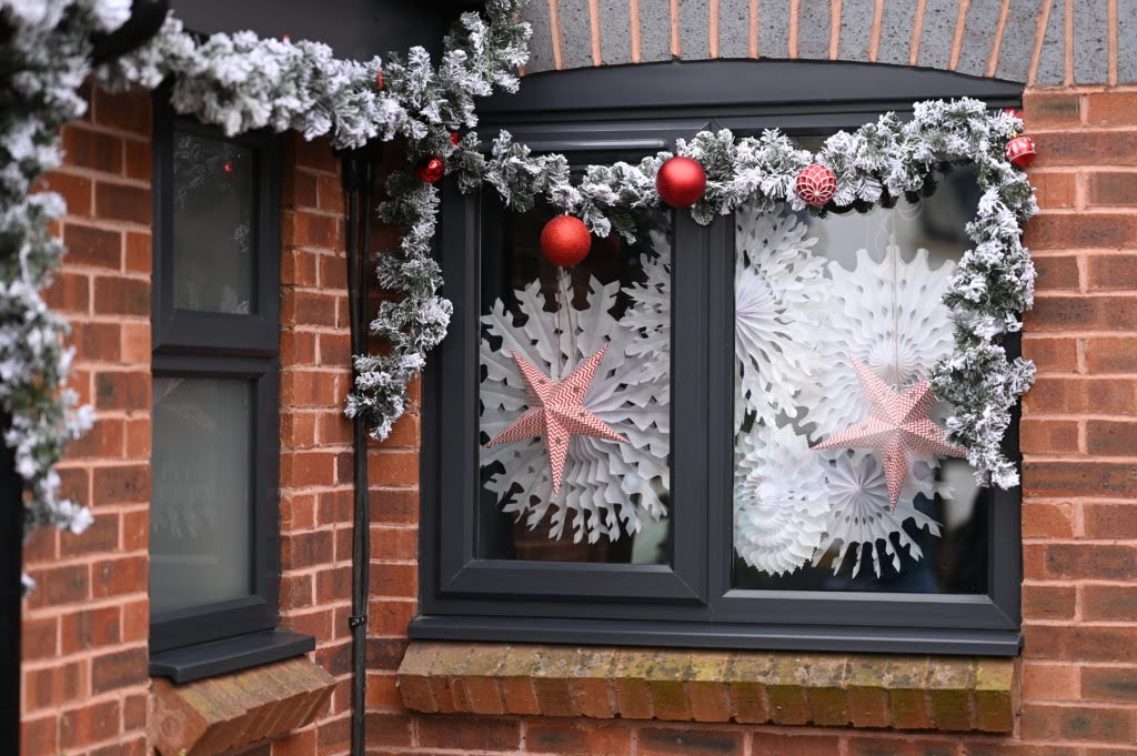 Decorating your home for the holidays? Don't forget the front of your house! I've teamed up with REHAU to show you how to decorate your windows and doors for ready for Christmas!