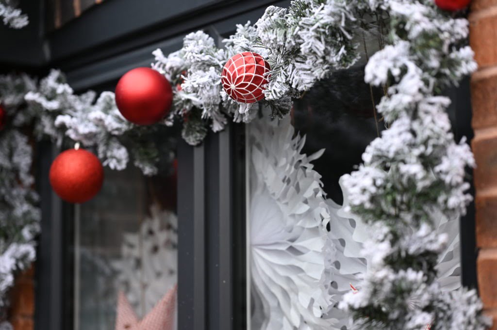 Decorating your home for the holidays? Don't forget the front of your house! I've teamed up with REHAU to show you how to decorate your windows and doors for ready for Christmas!