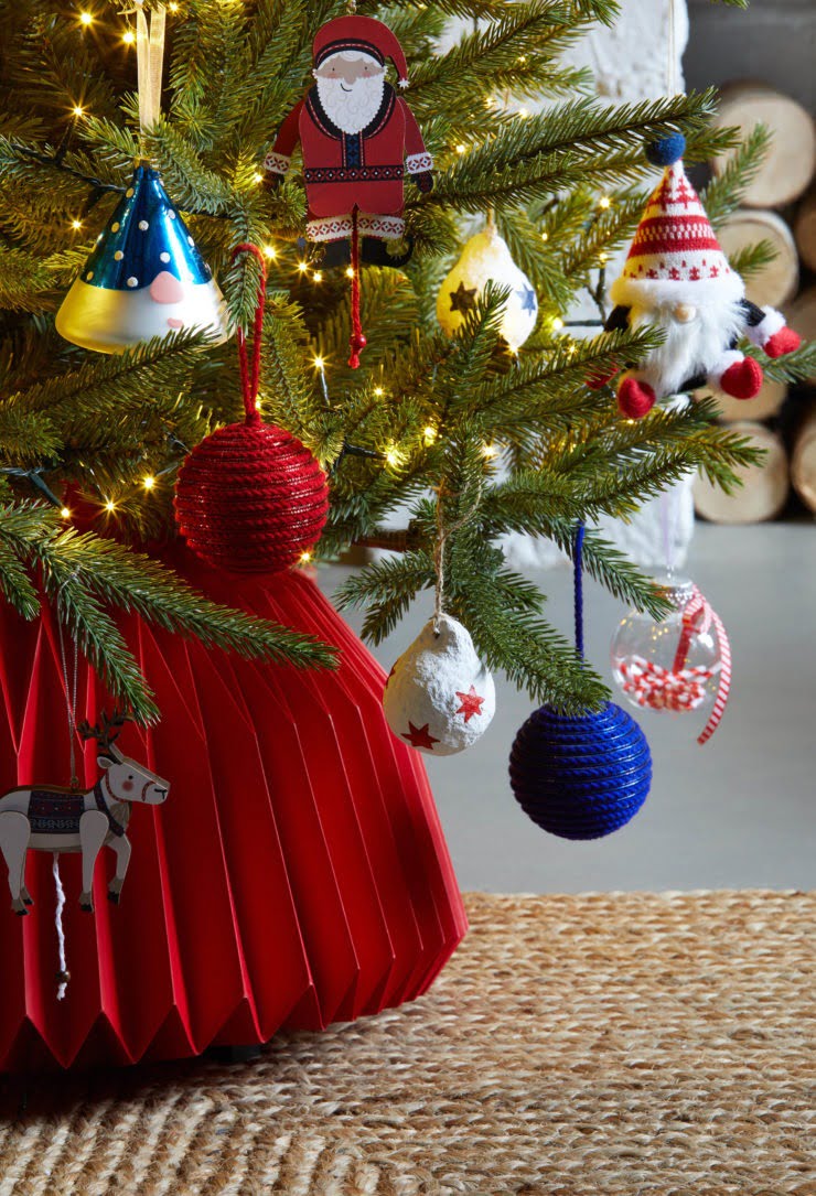 Decorate Your Christmas Tree With My 24 Expert Tips