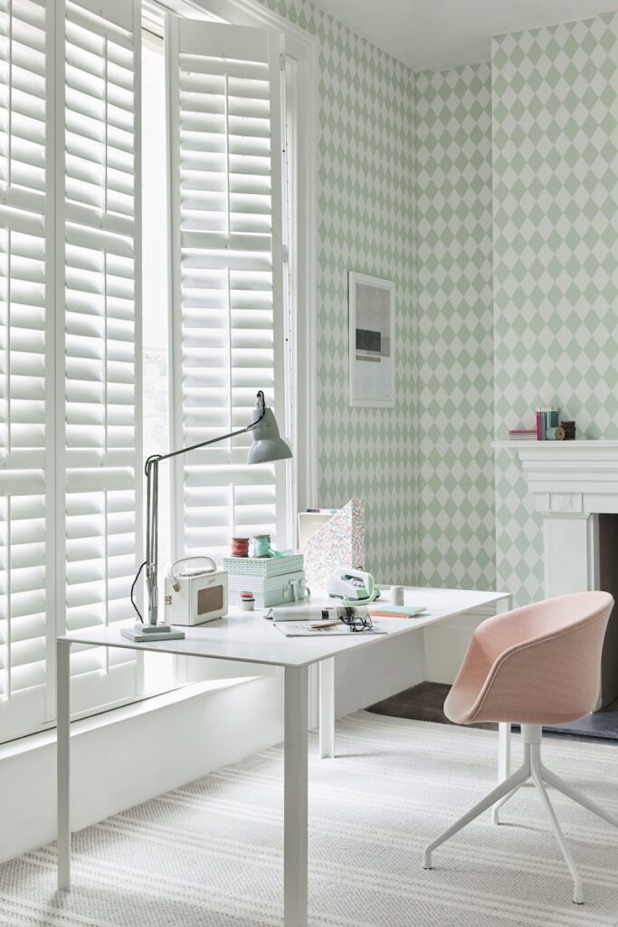 Need advice on choosing the right window shutters? You've come to the right place! Check out my expert guide which has everything you need to know on window shutters, window treatments, indoor window shutters, diy shutters, living room shutters, bedroom shutters, shutters advice, window ideas