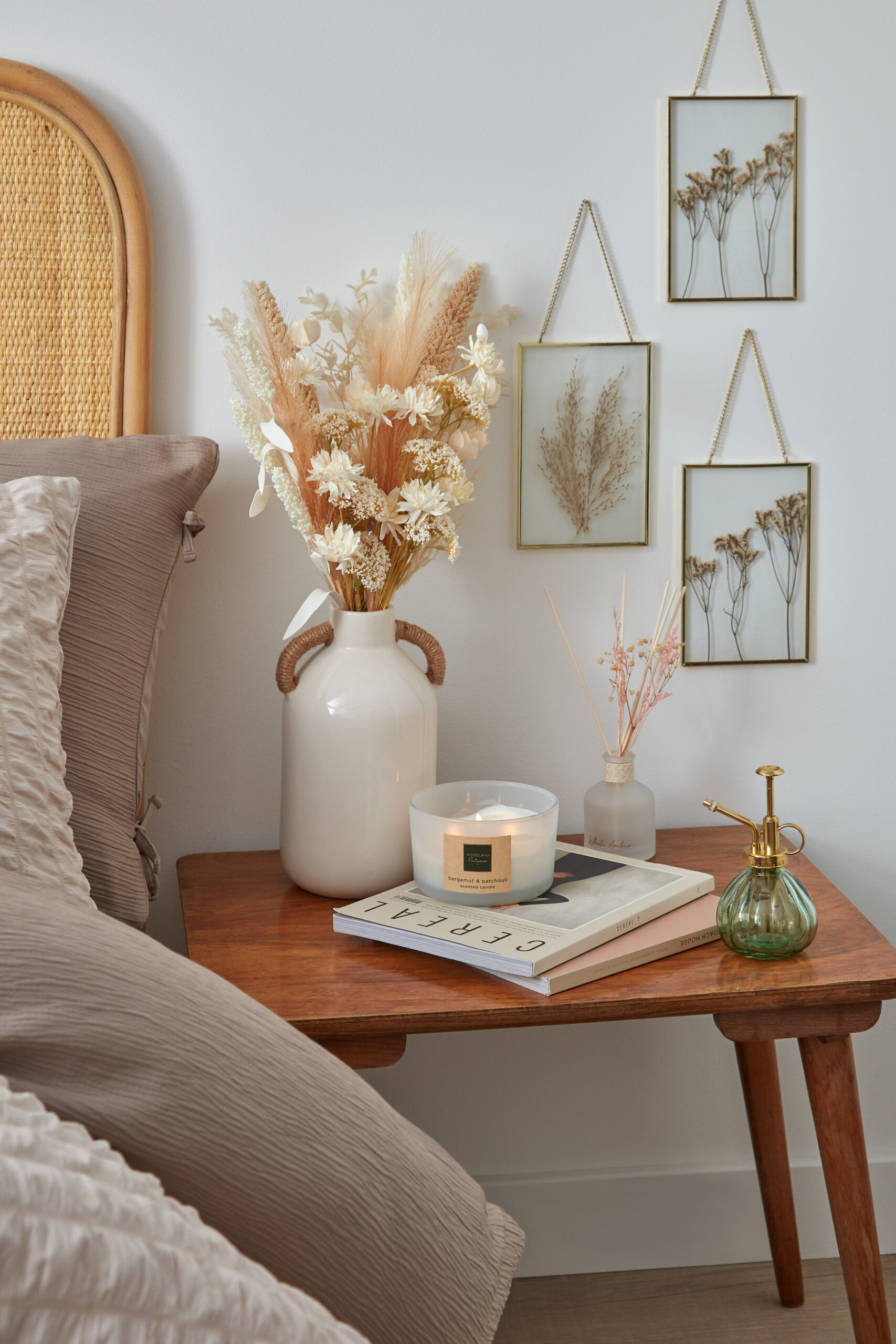 Whether for a special occasion or just because you love blooms, flowers are an easy way to add colour, scent and style into your space. Check out these 9 flower styling ideas are amongst the prettiest you'll have seen by Interior Stylist Maxine Brady. Dried flowers on a bedside table 