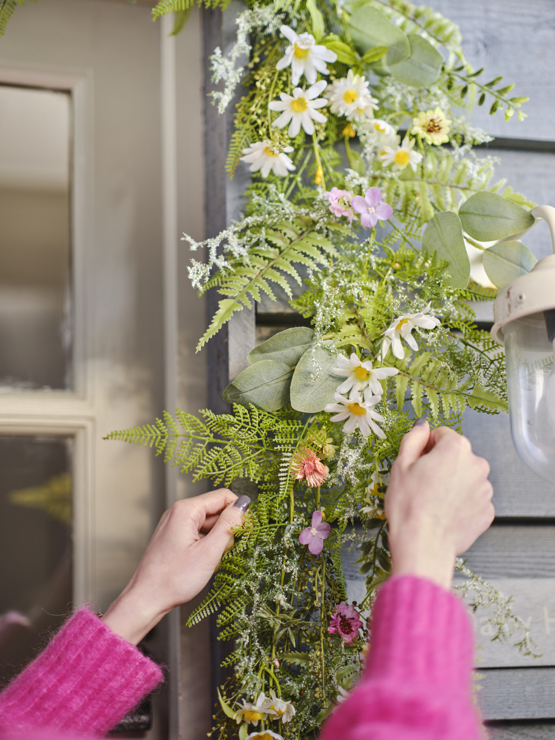 Whether for a special occasion or just because you love blooms, flowers are an easy way to add colour, scent and style into your space. Check out these 9 flower styling ideas are amongst the prettiest you'll have seen by Interior Stylist Maxine Brady. flower garland