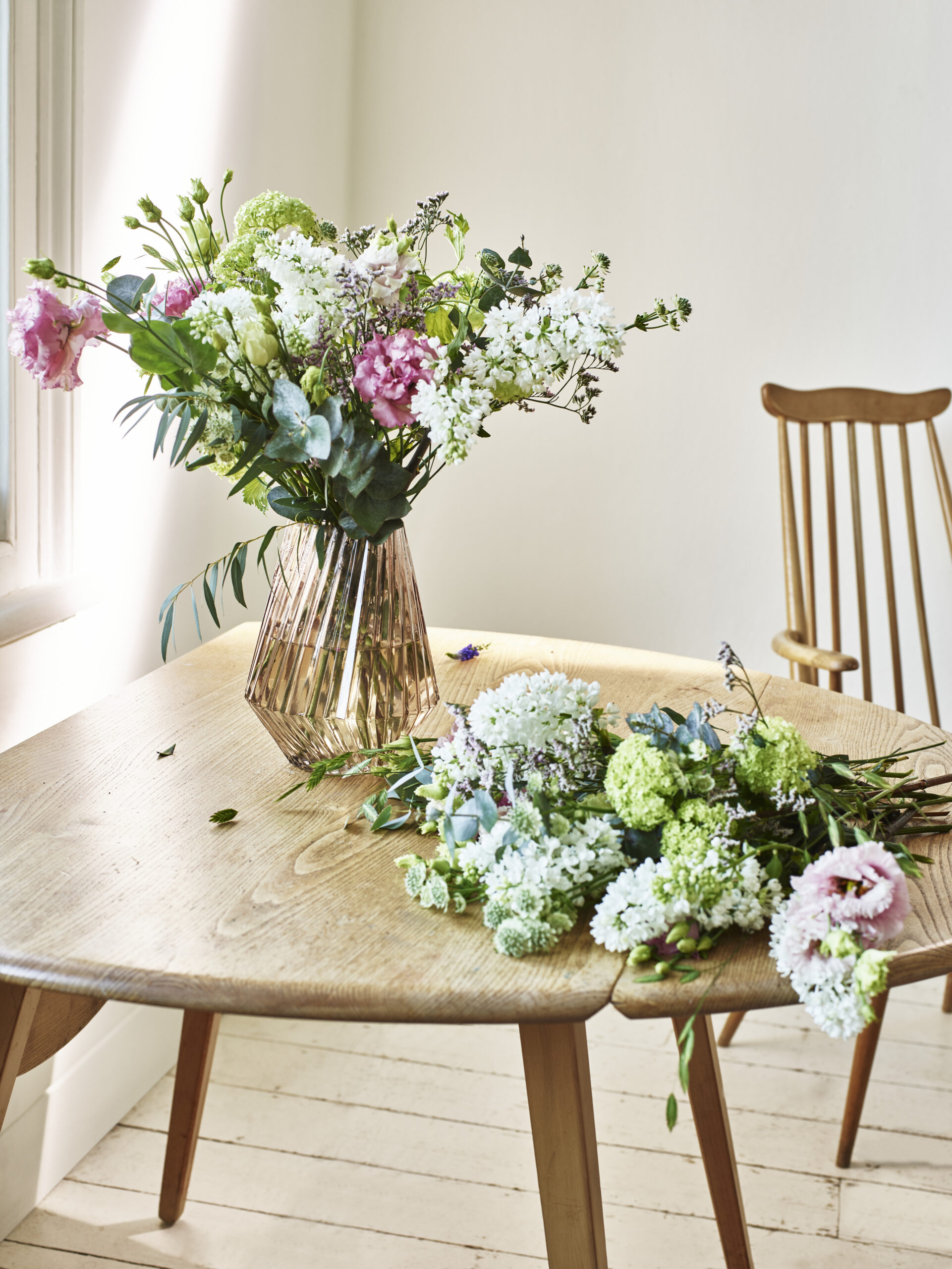 Whether for a special occasion or just because you love blooms, flowers are an easy way to add colour, scent and style into your space. Check out these 9 flower styling ideas are amongst the prettiest you'll have seen by Interior Stylist Maxine Brady. wild flowers on a table top