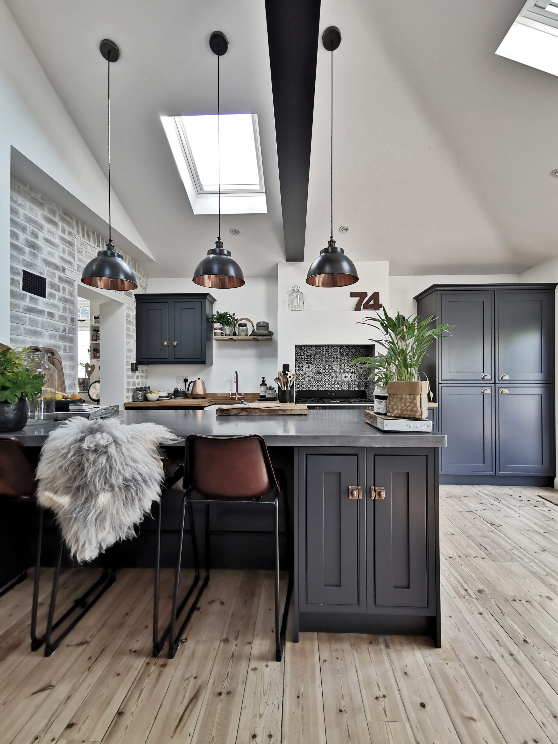 Whether it's wood or stone, concrete or composite that you are drawn to, there are lots of kitchen worktops to choose from. Follow this expert buyer's guide by interior stylist Maxine Brady