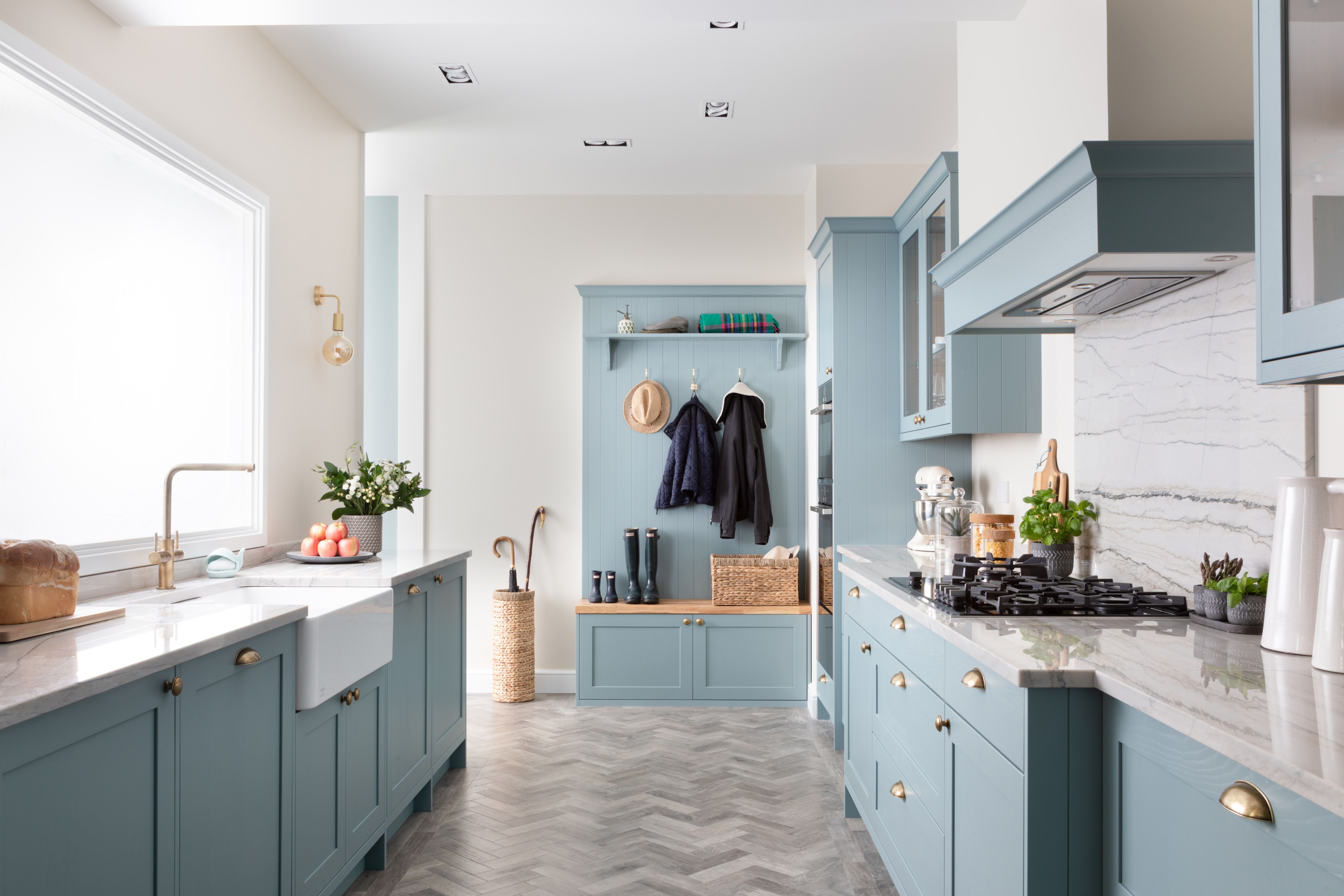 Whether it's wood or stone, concrete or composite that you are drawn to, there are lots of kitchen worktops to choose from. Follow this expert buyer's guide by interior stylist Maxine Brady