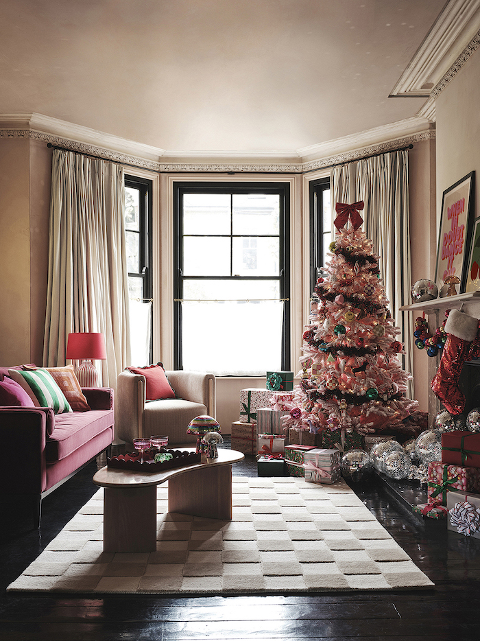 Here’s my roundup of the key 2024 Christmas trends you’ll want to know about, plus some inspiration to make your home shine this holidays.