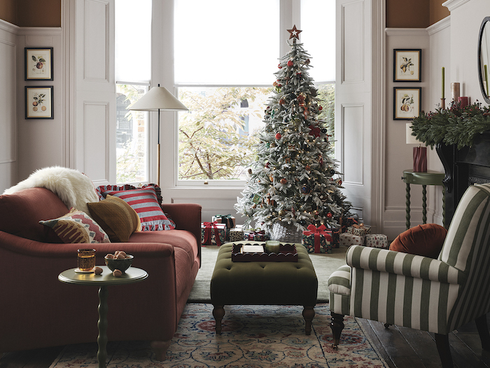 Here’s my roundup of the key 2024 Christmas trends you’ll want to know about, plus some inspiration to make your home shine this holidays.