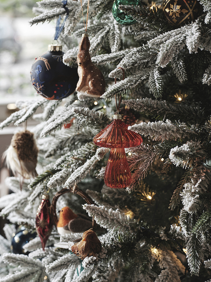 Here’s my roundup of the key 2024 Christmas trends you’ll want to know about, plus some inspiration to make your home shine this holidays.