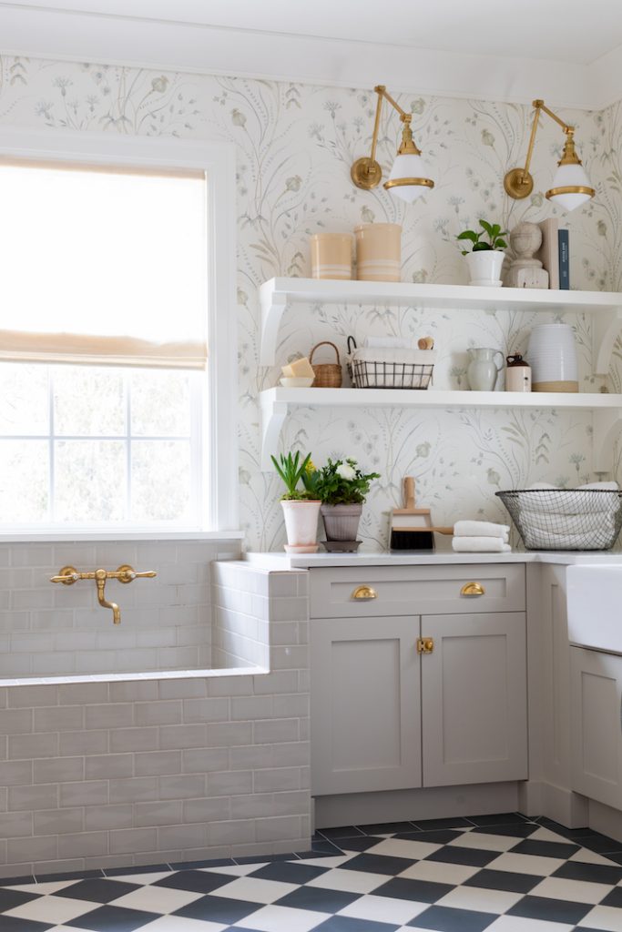 Top 9 questions to ask your contractors before hiring them for your next project.

Utility room