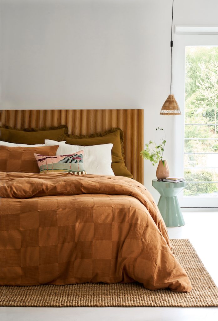 Whether you’re decorating a compact guest room, a rented flat or just trying to make your own tiny bedroom more liveable, here are five small bedroom design ideas that really work.