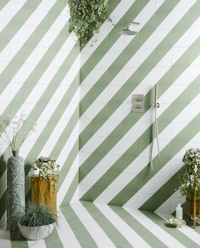 Wet rooms aren’t just for boutique hotels and luxury spas any more, they’re now a popular and practical choice for anyone looking to design a stylish and modern bathroom at home. With the right layout, finishes and fittings, even a small space can be transformed into a sleek, luxury wet room.