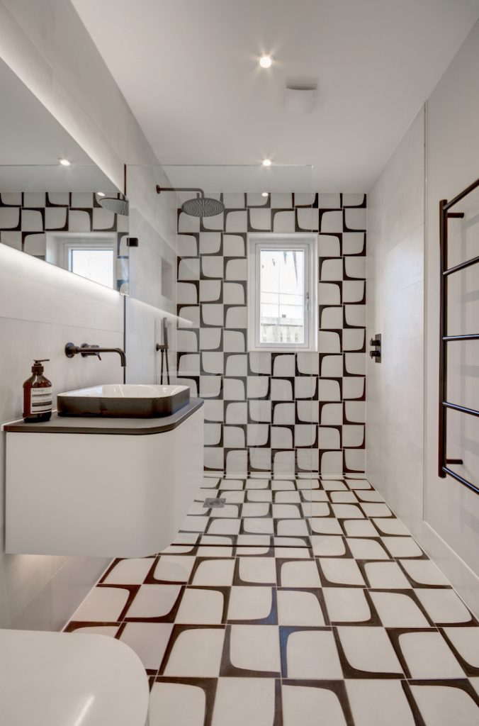 Wet rooms aren’t just for boutique hotels and luxury spas any more, they’re now a popular and practical choice for anyone looking to design a stylish and modern bathroom at home. With the right layout, finishes and fittings, even a small space can be transformed into a sleek, luxury wet room.