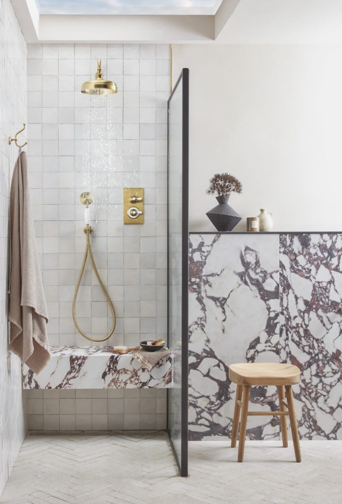 Wet rooms aren’t just for boutique hotels and luxury spas any more, they’re now a popular and practical choice for anyone looking to design a stylish and modern bathroom at home. With the right layout, finishes and fittings, even a small space can be transformed into a sleek, luxury wet room.