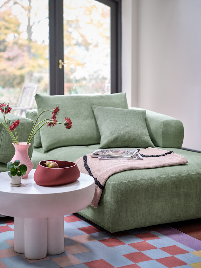 the coolest homes, the ones that feel effortlessly stylish and expensive always have used this one clever interior design trick. They have white walls. Yes...white!