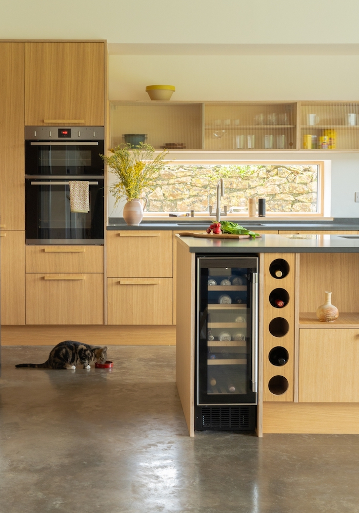 Interior stylist Maxine Brady explains the difference between fixed windows and picture windows with her pros and cons and lots of visual inspiration too so you can choose the right one for your home renovation.