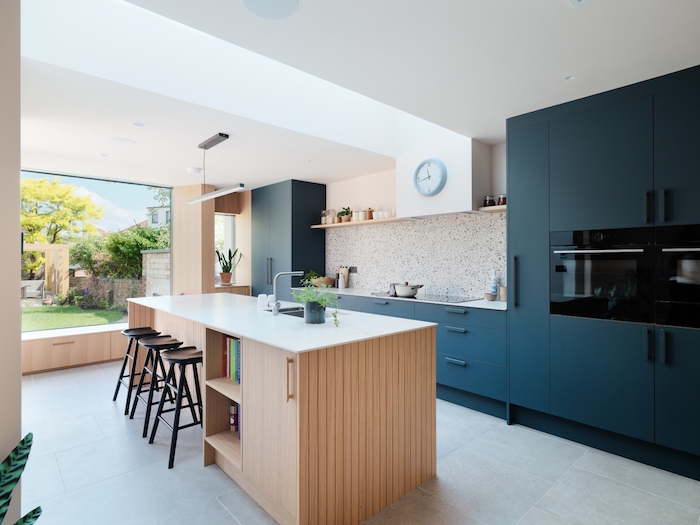 Interior stylist Maxine Brady explains the difference between fixed windows and picture windows with her pros and cons and lots of visual inspiration too so you can choose the right one for your home renovation.