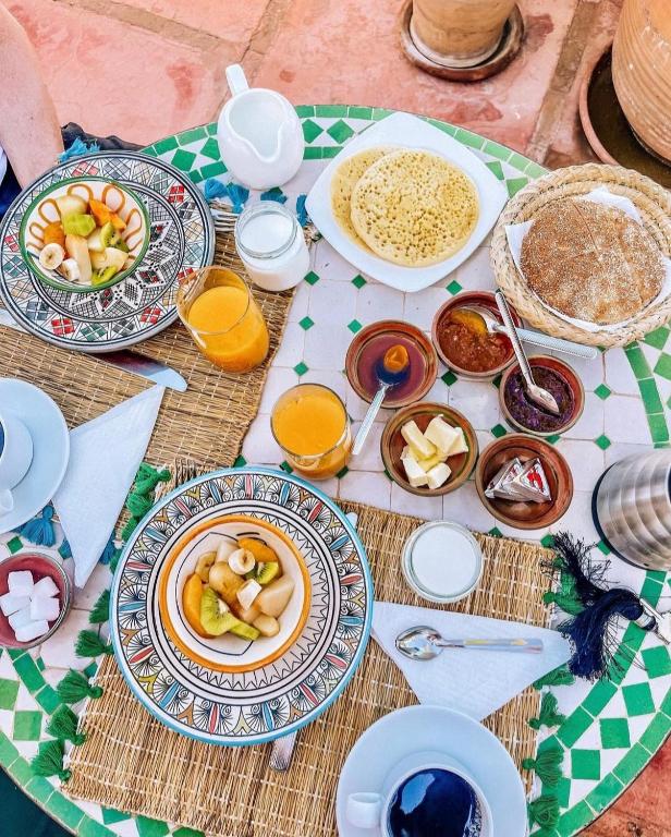 Interior stylist and editor Maxine Brady shares her ultimate guide to where to stay in Marrakech in Morocco the best Riads by budget, the areas worth knowing, when to go and the dream stays on her wish list.
